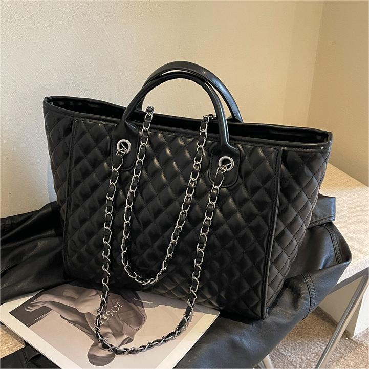 Diamond Chain One-Shoulder Commuter Tote Bag