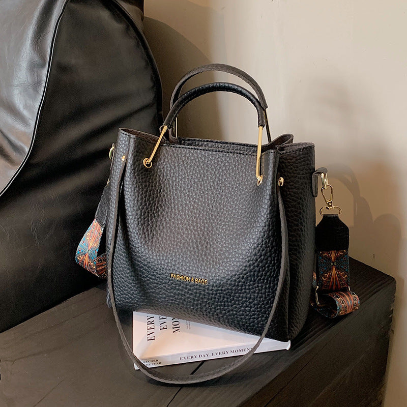 Textured Retro Large Capacity Shoulder Handbag