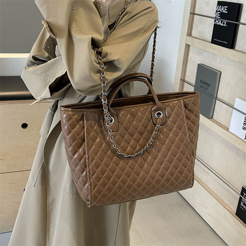Diamond Chain One-Shoulder Commuter Tote Bag