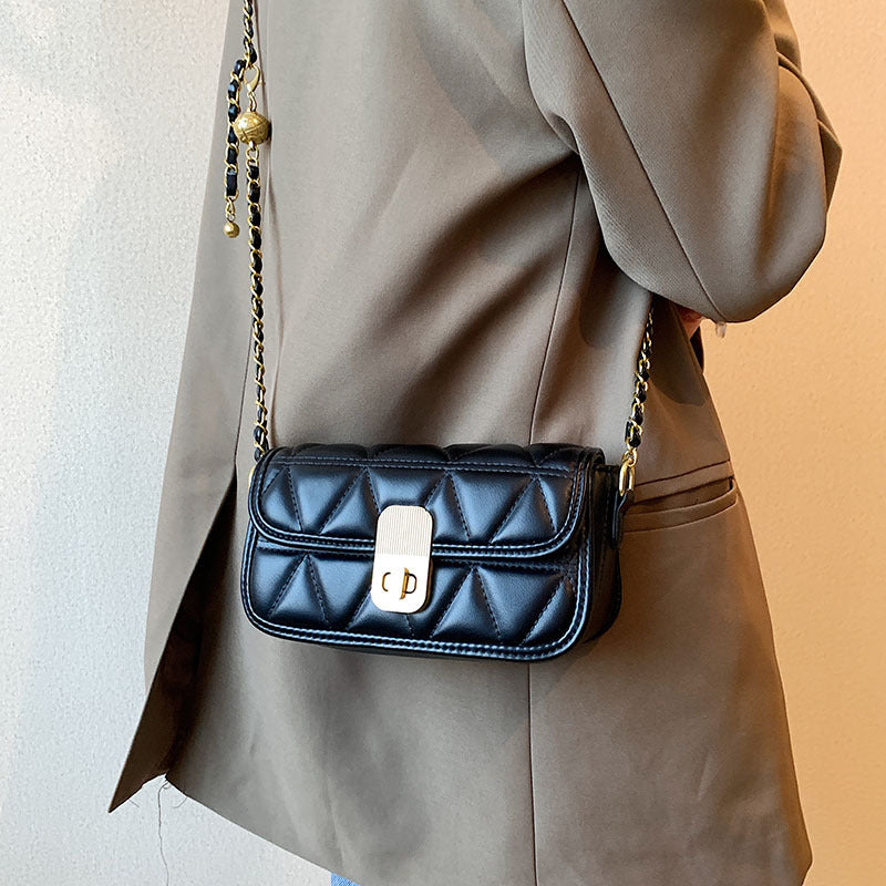 Diamond Chain   Small Underarm Crossbody Bag