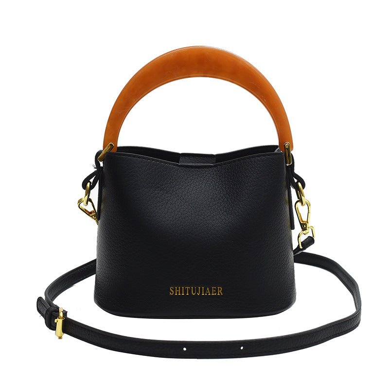 Bucket Shoulder Bag for all Seasons