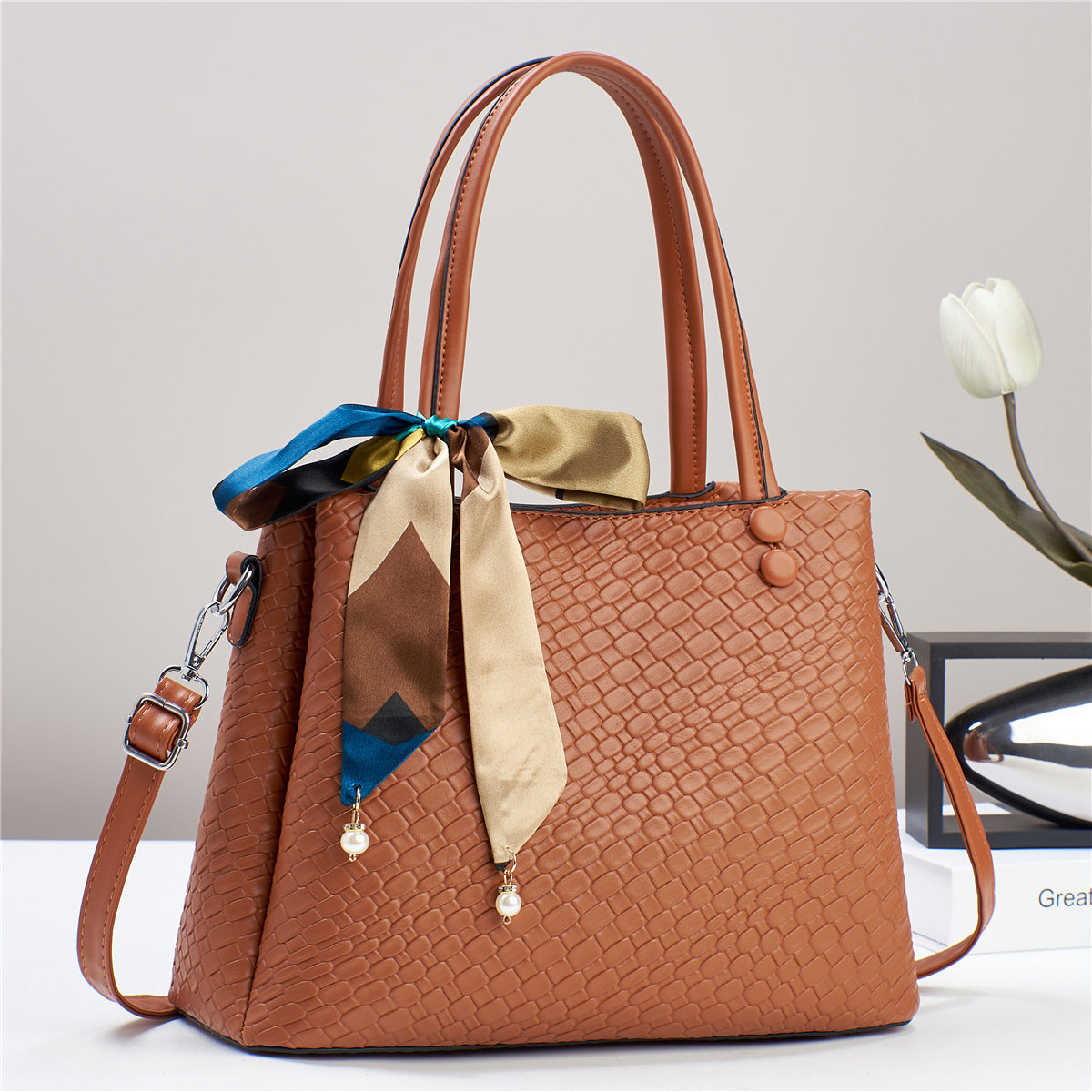 Trendy  Versatile Ladies Shoulder Handbag